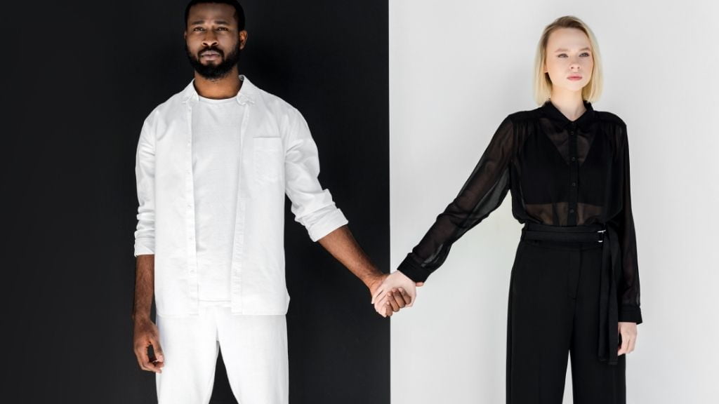 Yin Yang na Jornada das Chamas Gêmeas: Energias Opostas » Elimine Dúvidas! Imagem do Yin Yang na jornada das Chamas Gêmeas, simbolizando as energias opostas e o equilíbrio entre elas.