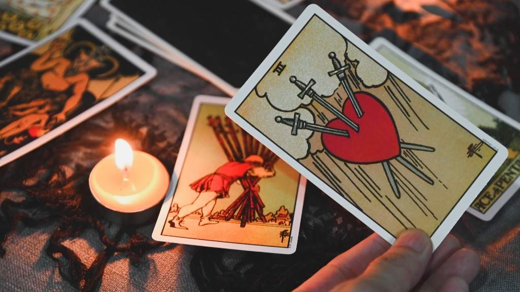 Leitura de Tarô das Chamas Gêmeas: Descubra o Propósito da Sua Conexão » Elimine Dúvidas! Leitura de Tarô de Chama Gêmea